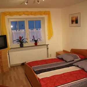 Apartment Mit 4 Schlafzimmer Fuer 2 Bis 9 Gaeste----apartment With 4 Bedrooms For 2 To 9 Guests, Nürnberg
